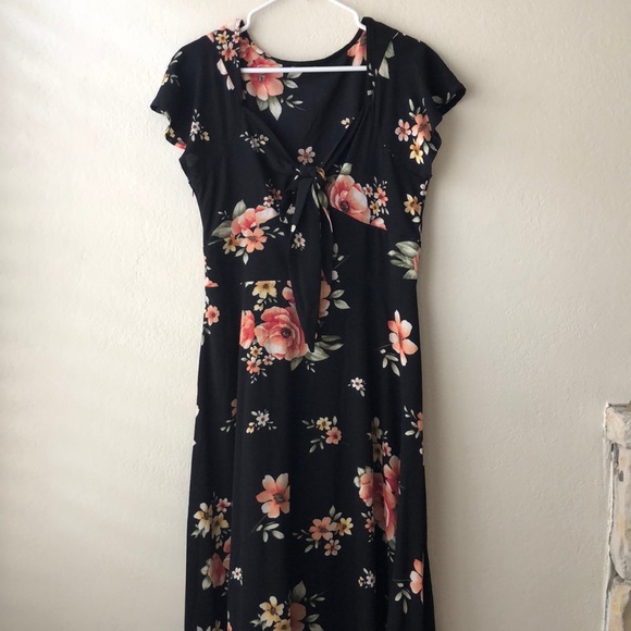 Dresses & Skirts - Floral Midi Dress